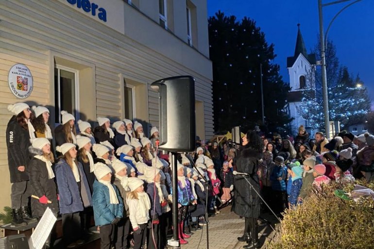 Rozsvěcení vánočního stromu – Libčice - Škatulata